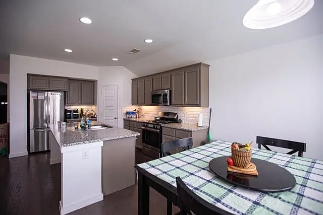 404 Barnstorm Dr — Photo 5