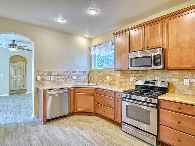 2370 Windmill Dr — Photo 8