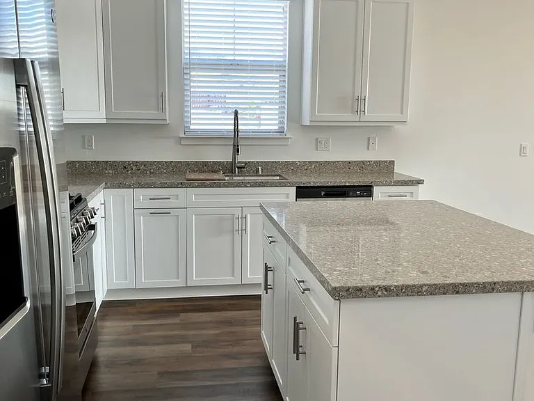 Emerald Ridge Apartments — Photo 32