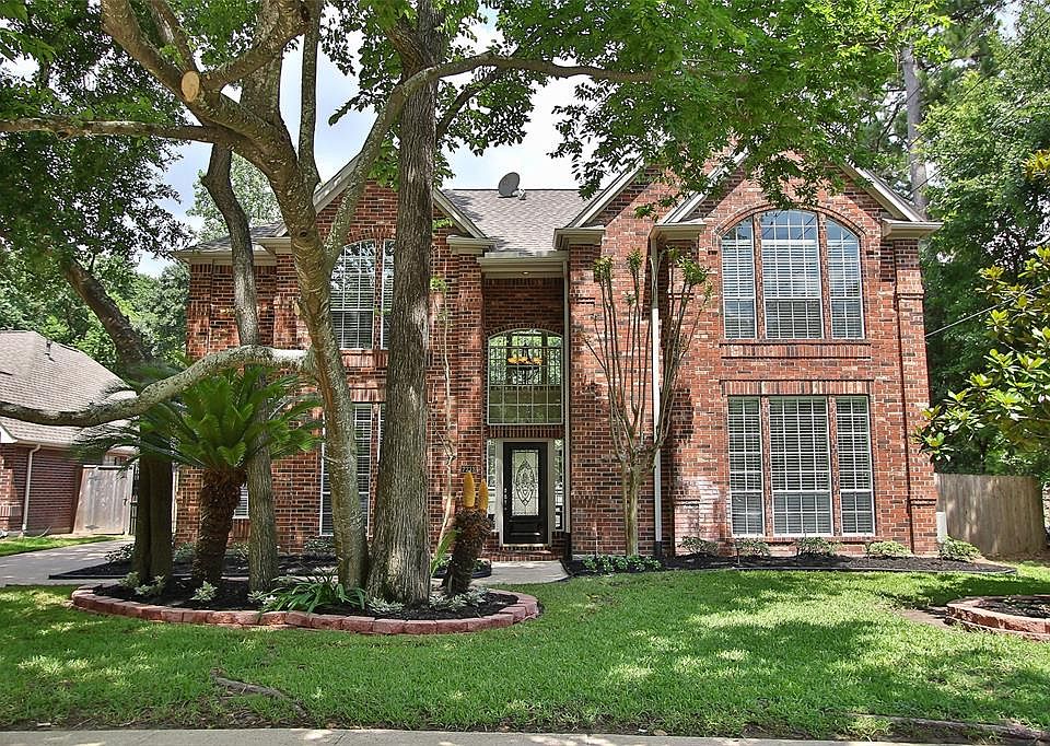 Beautifully Renovated (2018) David Weekley Home with 2 Beds & 2 Full Baths Down in the Upscale Neighborhood of Woodwind Lakes!