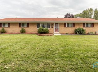 3108 Eastmoreland Dr, Oregon, OH 43616