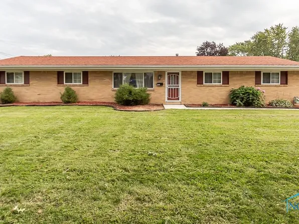 3108 Eastmoreland Dr, Oregon, OH 43616