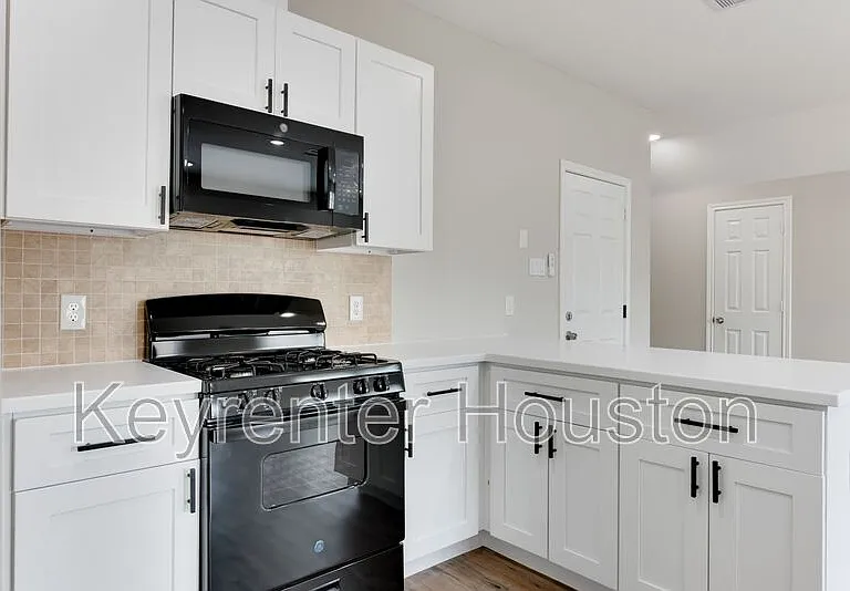 8202 Homewood Ln #E — Photo 14