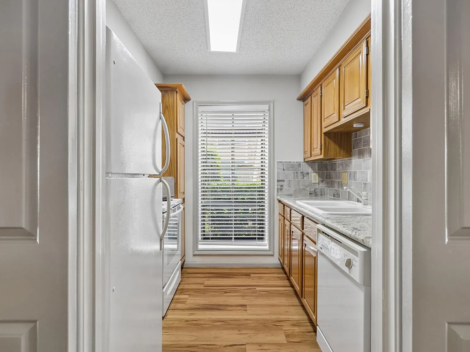 1 bed, 1.0 bath, 740 sqft, $1,300 — Photo 4