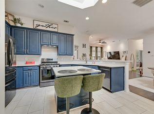 8609 Old Oak Dr, Irving, TX 75063