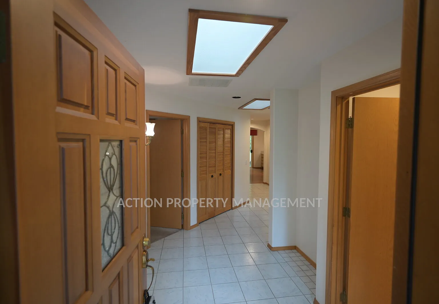 3 bed, 2.0 bath, 1955 sqft, $2,500 — Photo 3