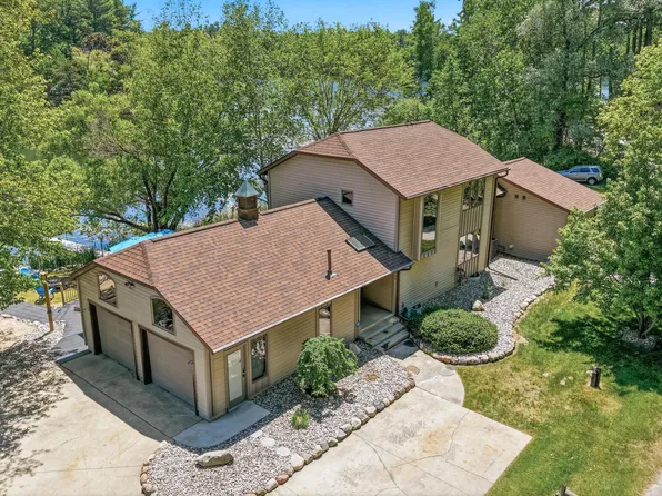 360 W Baldwin Lake Dr, Greenville, MI 48838