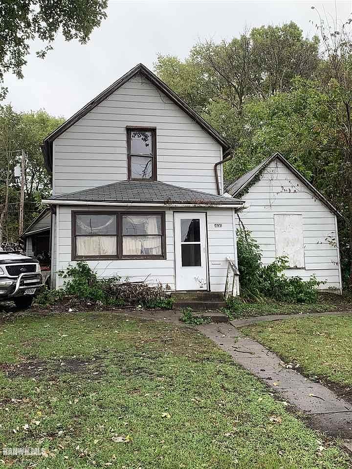 406 Oak St, Savanna, IL 61074 Zillow