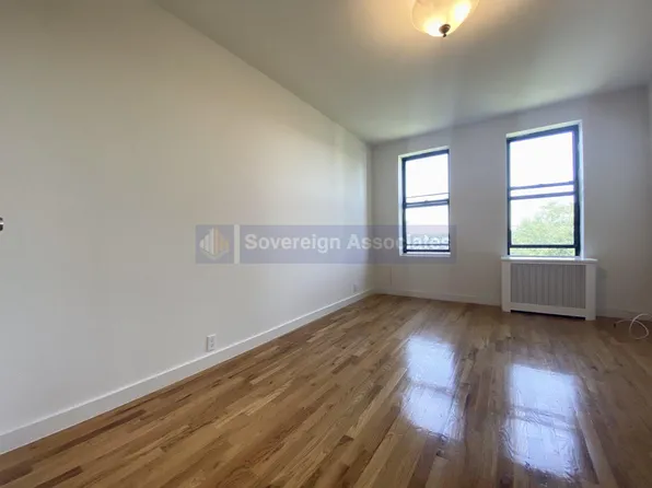 282 Cabrini Boulevard image 1 of 9