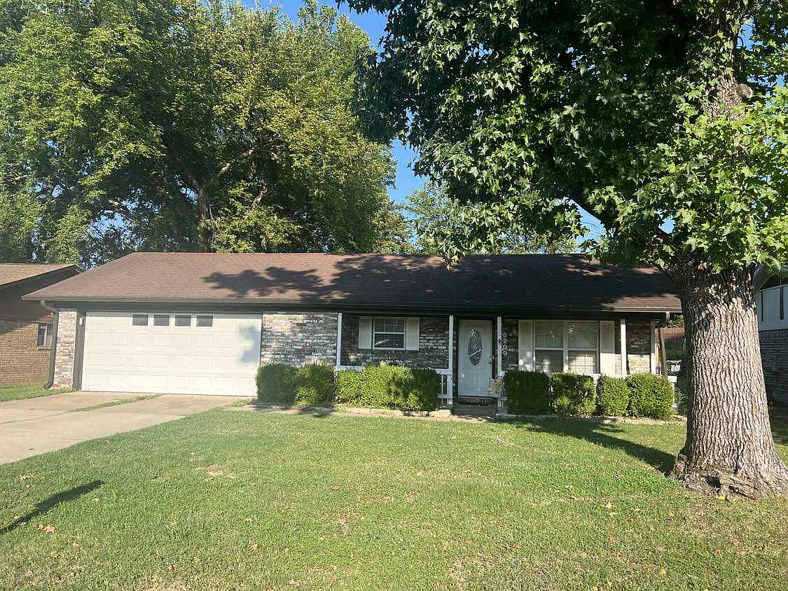 3 bed, 1125 sqft, $1,300 — Photo 1