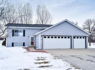 950 76th Ave S, Fargo, ND 58104