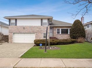 121 Eva Dr, Lido Beach, NY 11561