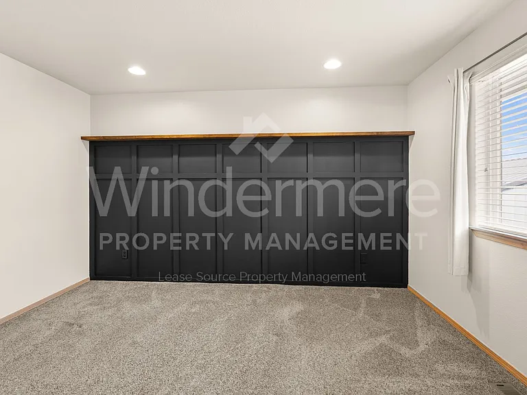 909 E 1st Ave — Photo 23