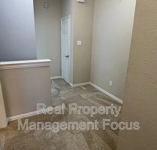 4645 Penelope Ln — Photo 15