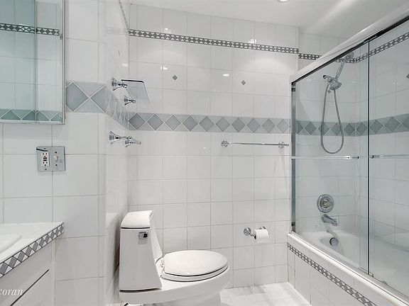 5th image of 200 E 57th St APT 11N