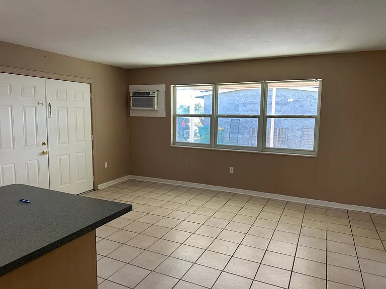 22202 Midway Blvd — Photo 5