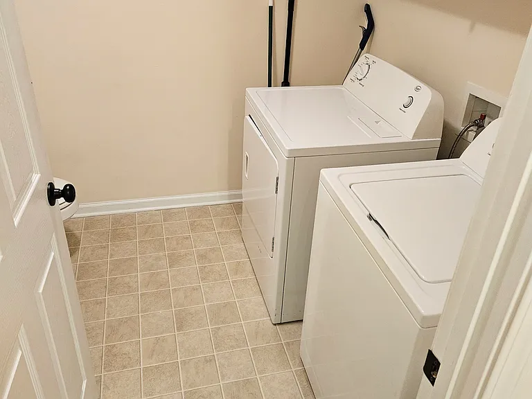 185 Lakewood Dr — Photo 22