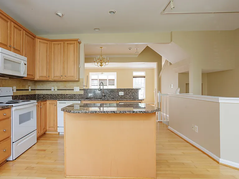 500 Monroe Point Dr — Photo 23