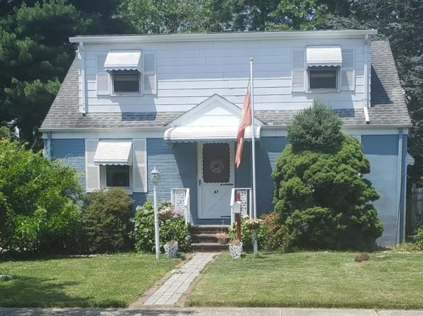 47 Hermann St, Carteret, NJ 07008
