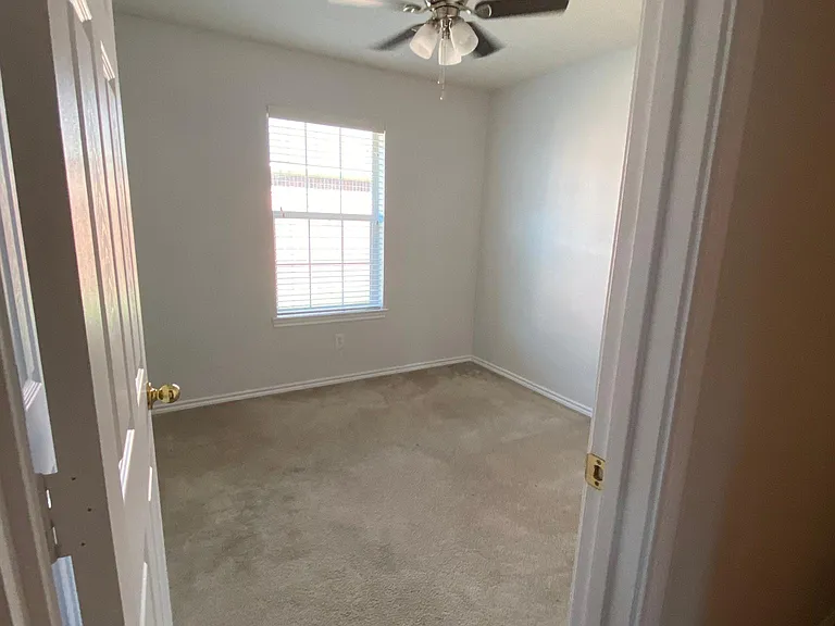 611 Oliver Ln — Photo 10