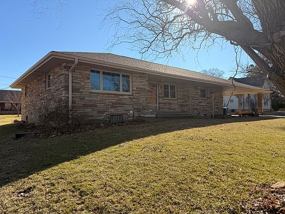 3rd image of 205 E Silverspoon Ave