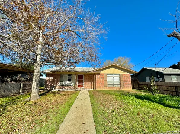 610 E BRAZOS ST, Uvalde, TX 78801