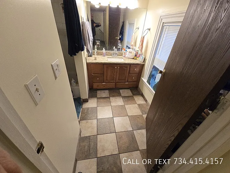 609 E Ann St — Photo 25