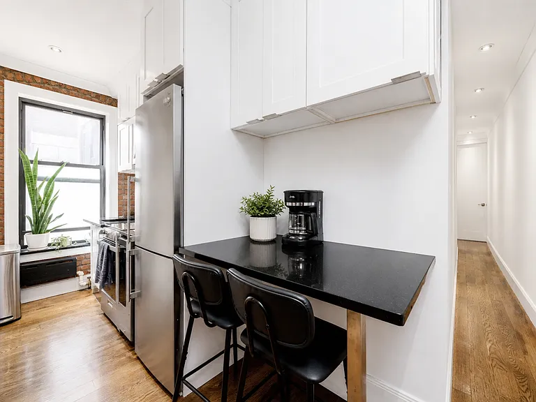 106 W 13th St #17 — Photo 3