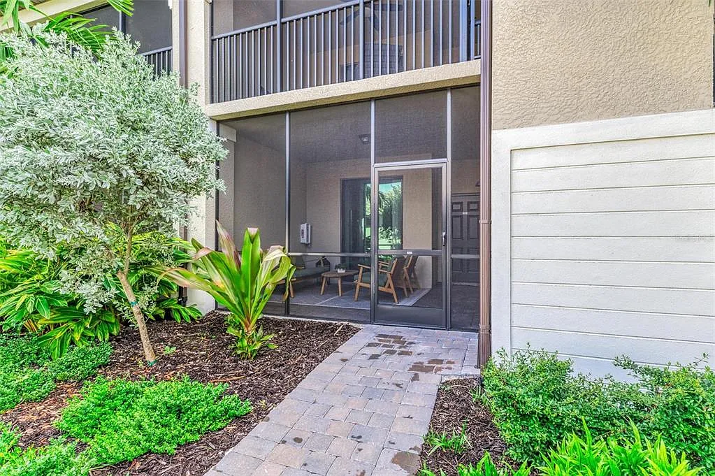 2 bed, 2.0 bath, 1329 sqft, $3,100 — Photo 2