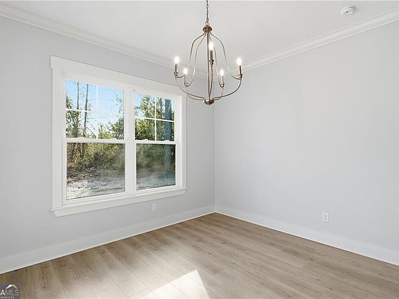 4th image of 189 Sweetwater Blvd