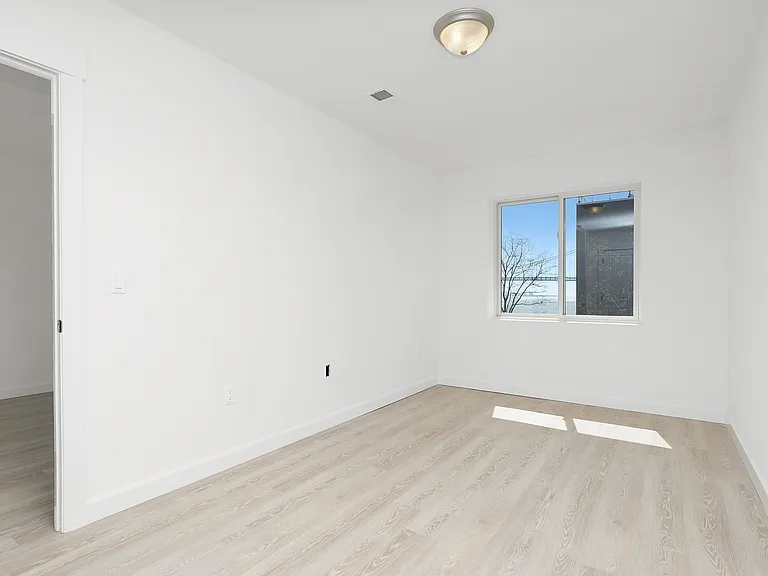 20 Scarboro Ave — Photo 3