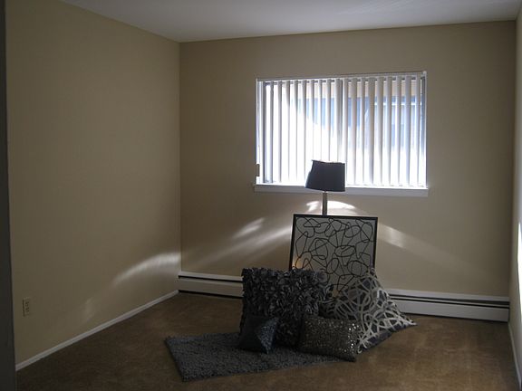 5th image of 23700 W Warren St APT 6