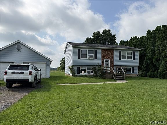 2nd image of 8418 Chestnut Ridge Rd