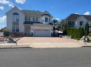 16 Meadow Point Dr, Brick, NJ 08723