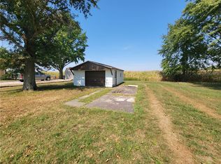 510 S 4th St, Stewardson, IL