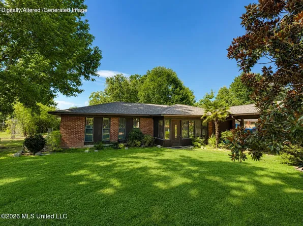 2 Lafayette Pl, Gulfport, MS 39507