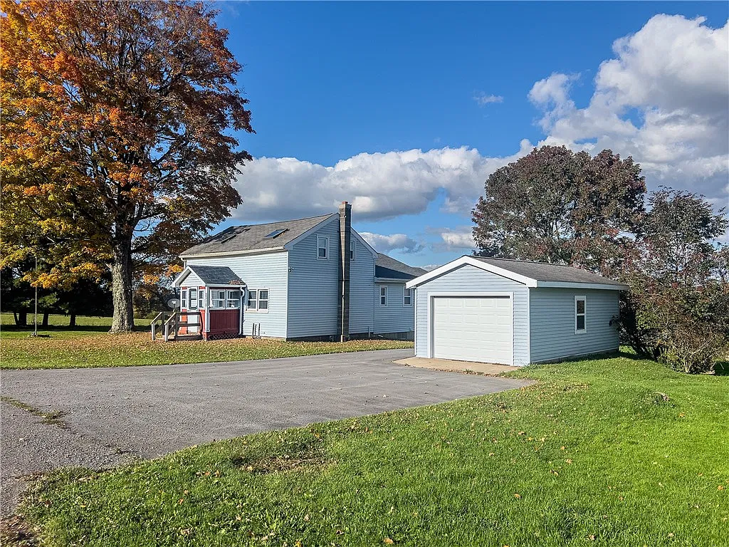 2 bed, 1.5 bath, 1500 sqft, $1,700 — Photo 2