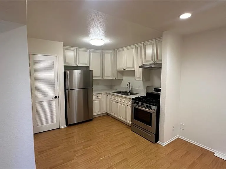 421 Porter St #4 — Photo 3