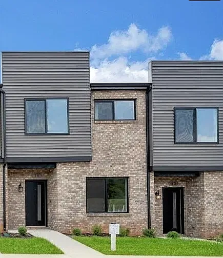 3 bed, 2.5 bath, 1456 sqft, $1,599 — Photo 1