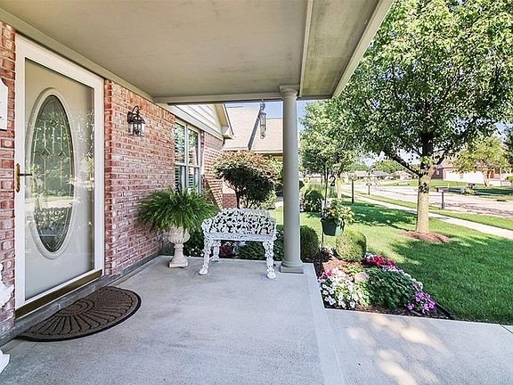 4th image of 939 Wright Ave