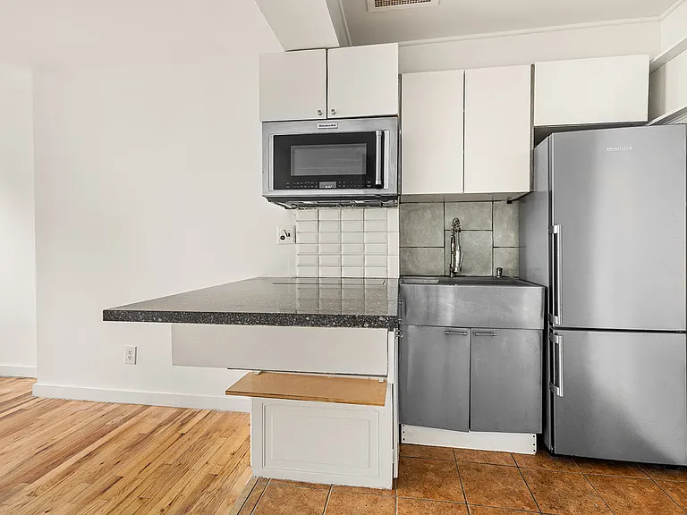 170 Norfolk St #10 — Photo 5