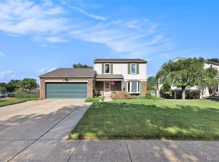 43317 Hyde Park Dr, Sterling Heights, MI 48313