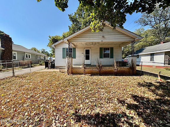 3rd image of 1009 Cedarwood St