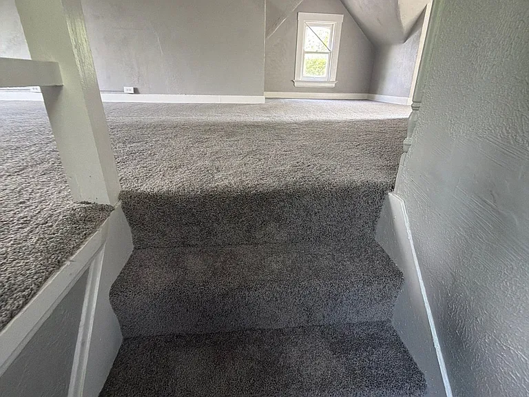 943 Rosemont Ave — Photo 10