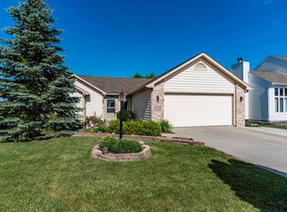 6211 Merlin Dr, Fort Wayne, IN 46818