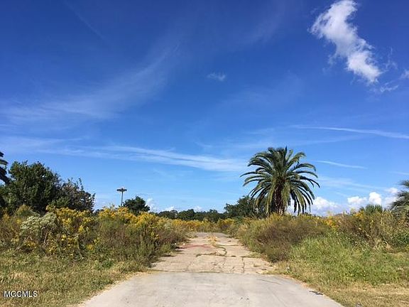 5th image of 3719 Beach Blvd