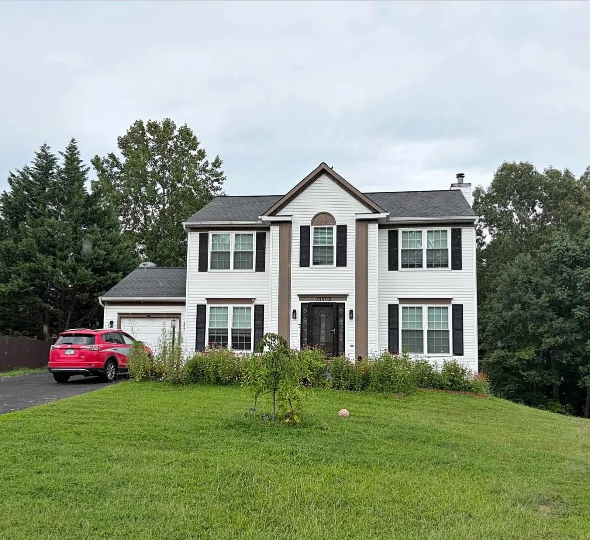 4 bed, 2.5 bath, 1946 sqft, $3,400 — Photo 1