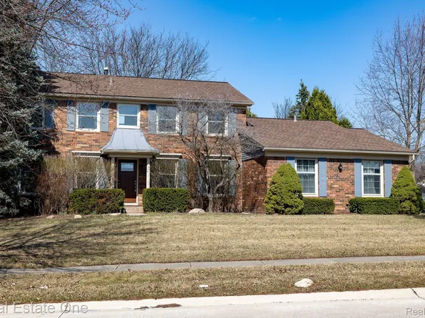 930 Bridge Park Dr, Troy, MI 48098