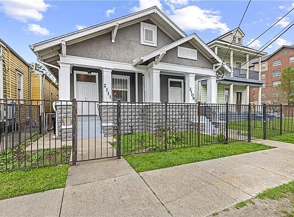 2nd image of 2111 Columbus St