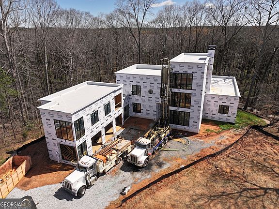 3rd image of 140 Reed Way